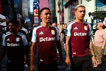 Morgan Rogers of Aston Villa pictured with his team mates Ian Maatsen and Jacob Ramsey