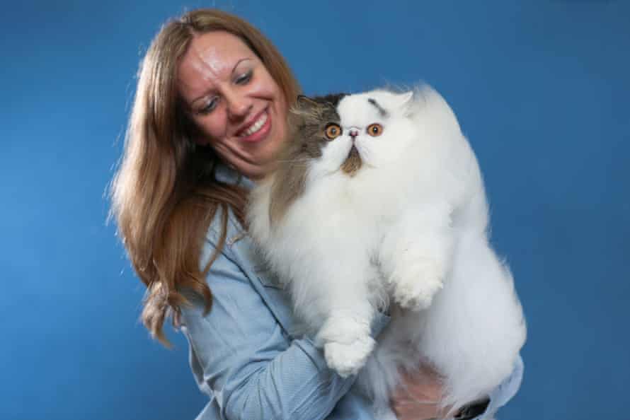 Anna McEntee with Riley, her award-winning white persian