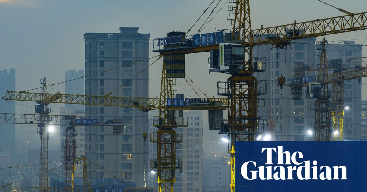 Рекордно високата безработица сред младите хора и затрудненият имотен сектор