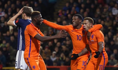 Memphis Depay, right, celebrates scoring Holland’s winner against Scotland.
