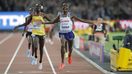 Mo Farah takes 10,000m gold at World Athletics Championships – video highlights