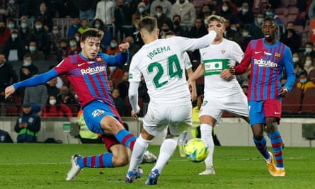 Nico González scores for Barcelona against Elche in December 2021