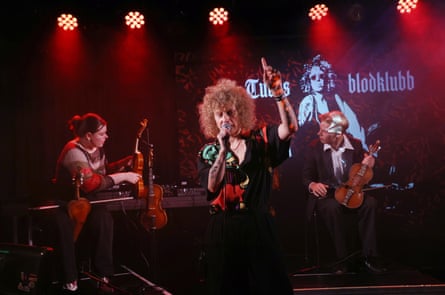 Tuvas Blodklubb in concert