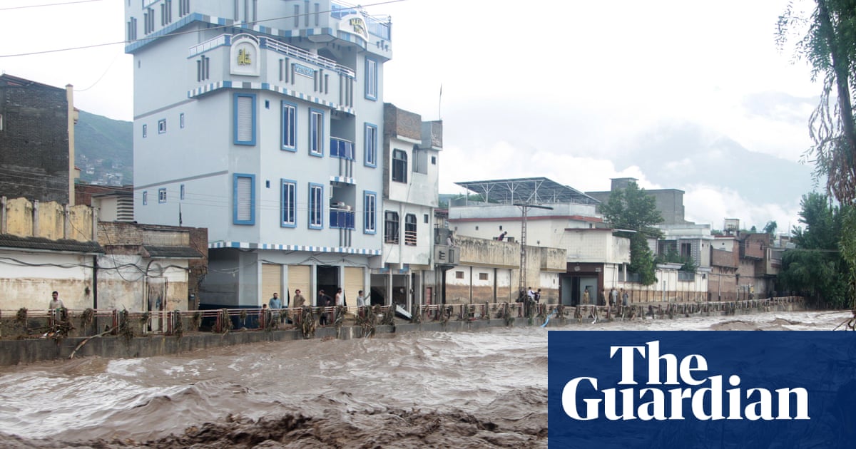Death toll after monsoon floods in Pakistan rises to more than 320