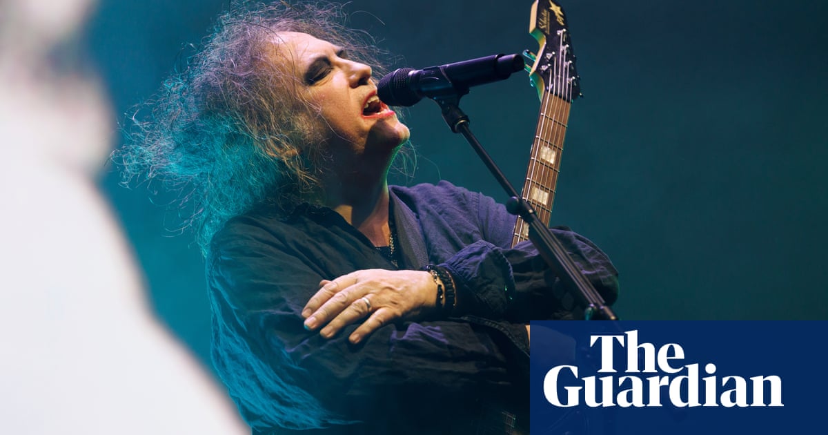 Photo of Robert Smith