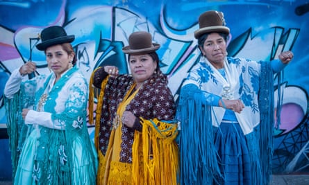 cholita wrestlers (l-r) Benita la Intocable, Angela la Folclorista, and Dina.