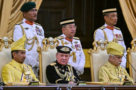 马来西亚骑摩托车亿万富翁宣誓就任轮值君主制新国王
