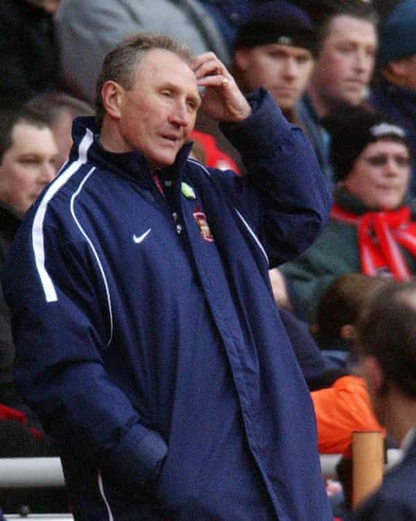 A bemused looking Howard Wilkinson watches as Sunderland ship three own goals against Charlton in 2003.