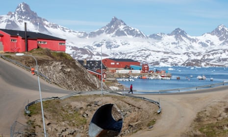 A street in a town in Greenland on a sunny day.