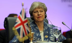 Theresa May asiste a la cumbre de la liga árabe y de la UE, en Sharm el-Sheikh.
