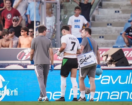 Volpato leaves the pitch early with an injury during the weekend’s game between Sassuolo and Bologna.