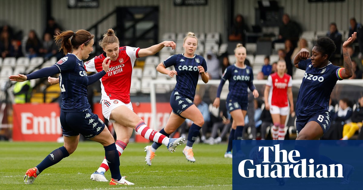 Miedema sparks rout of Aston Villa as Arsenal maintain WSL title pursuit
