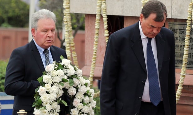 Dominic Asquith (right), the British high commissioner to India, laying a wreath to pay tribute to the victims of the Amritsar massacre