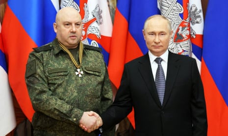 Sergei Surovikin and Vladimir Putin in December 2022