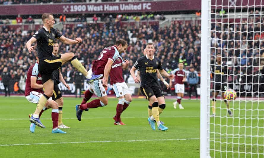 Joe Willock denies West Ham and boosts Newcastle’s survival hopes | Premier League 1 Craig Dawson opens the scoring for West Ham against Newcastle.
