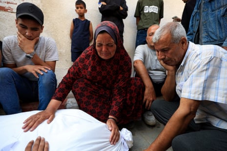 Mourners at the funeral of Palestinians killed by Israeli fire, according to the Gaza health ministry, near an aid distribution center in central Gaza, at Al-Shifa hospital, in Gaza City, 10 June, 2025.