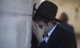 A man during the funeral of Moshe Twersky.