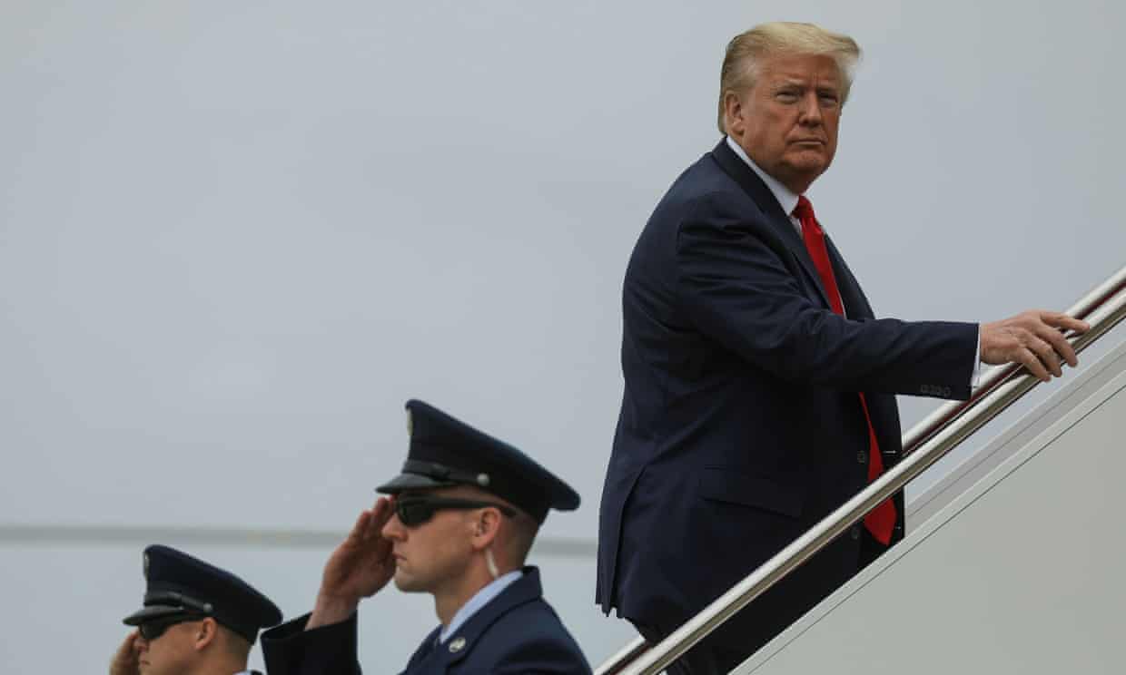 Csoronavirus : Trump visits Ford plant withoute mask