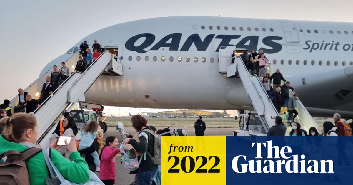 Qantas sends rescue flight to Azerbaijan after stranded passengers left in the dark
