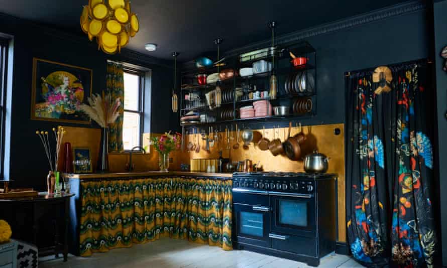 Specific taste: black and copper cuisine.