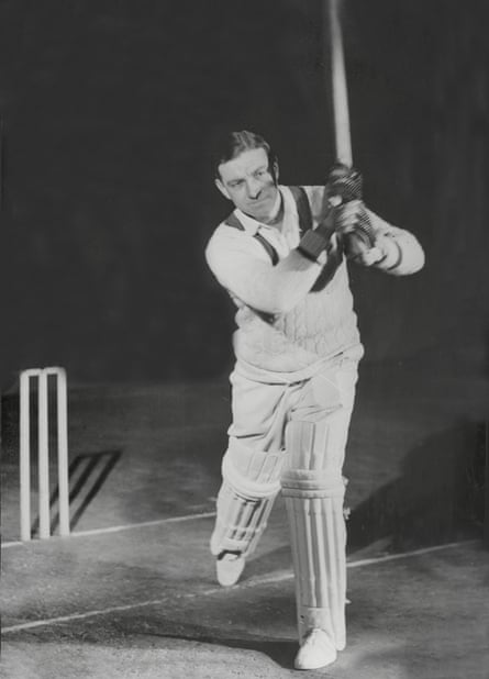 Wally Hammond’s return to cricket, at the age of 48, saw him ‘a great giant who had bestridden everything, struggling like a starter’.