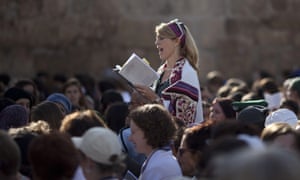 <small> A Jewish woman prays at the Western Wall