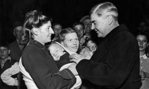 Nye Bevan is campaigning in the 1951 general election.