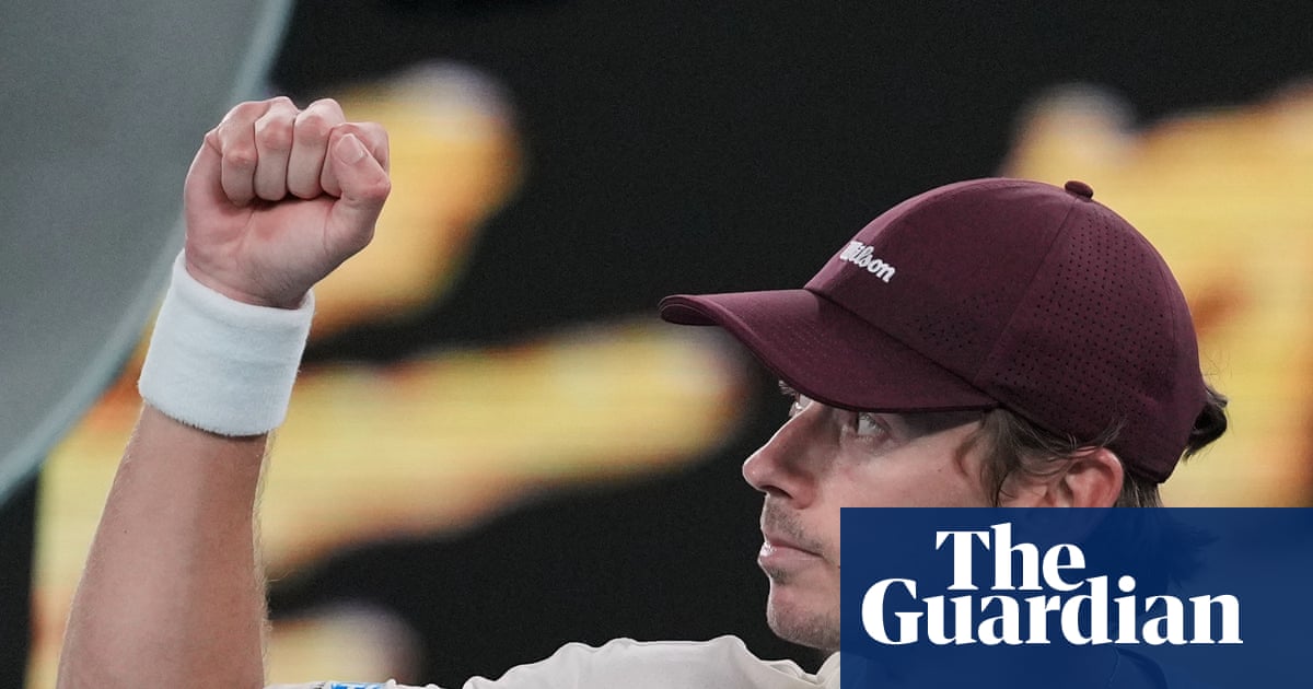 De Minaur weathers storm to outlast Medjedovic and reach third round