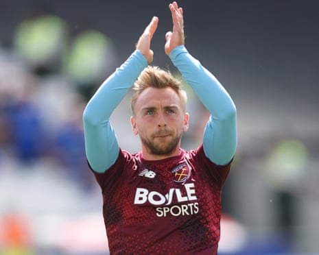 Jarrod Bowen of West Ham United warms up before their game with Portsmouth