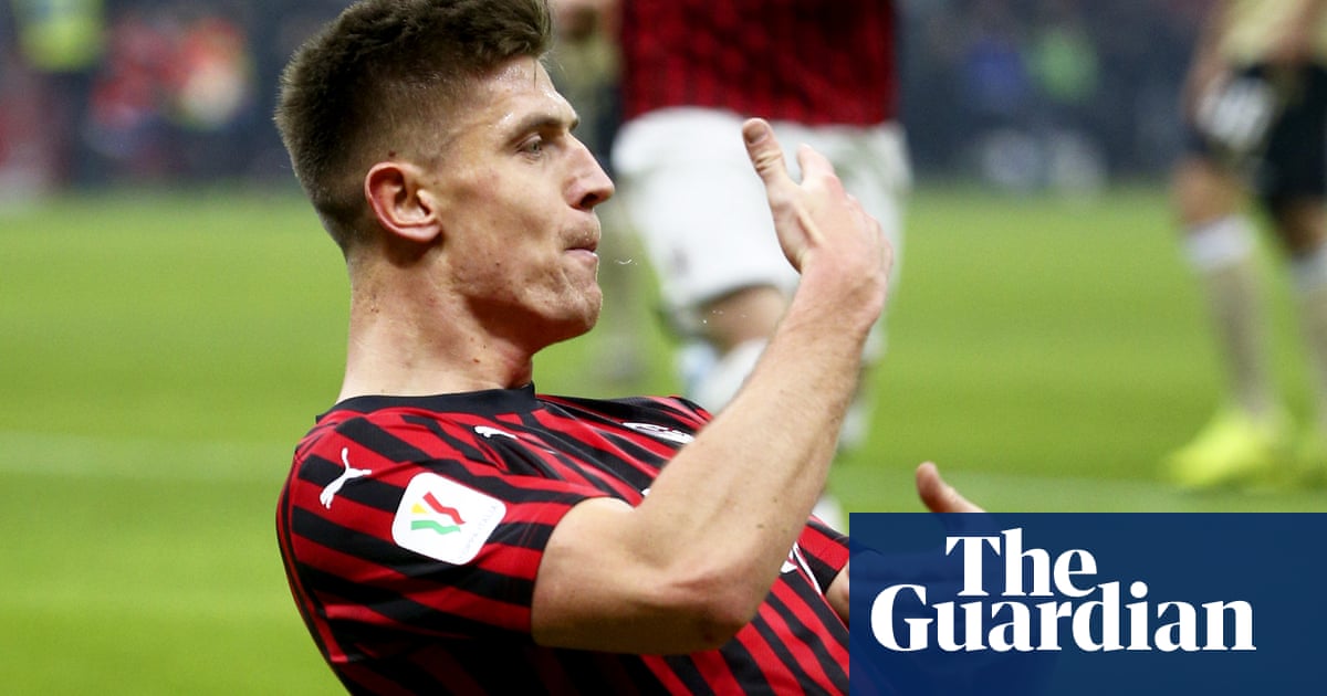 Football transfer rumours: Chelsea to battle Spurs for Piatek signing?