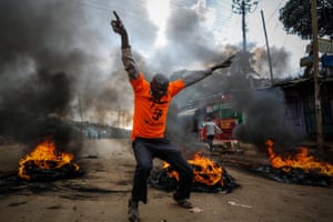 Supporters of the opposition coalition, the National Super Alliance, and its presidential candidate, Raila Odinga, set up burning barricades in Nairobi’s Kibera slum.