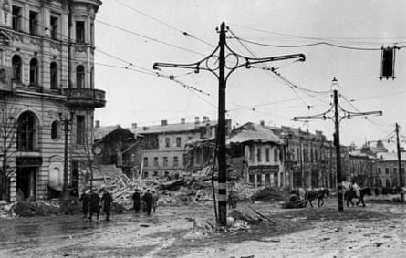 Kharkiv en février 1943 après sa libération par les troupes soviétiques.