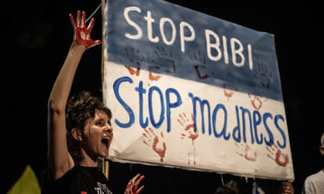 Protesters in western Jerusalem on 20 June demand the resignation of Benjamin Netanyahu.