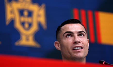 Cristiano Ronaldo in front of the press in Qatar.