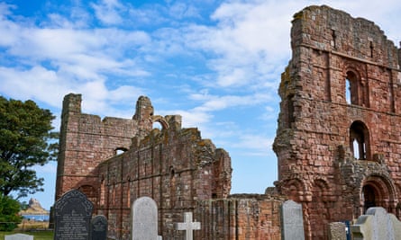 Prieuré de Lindisfarne dans le Northumberland.