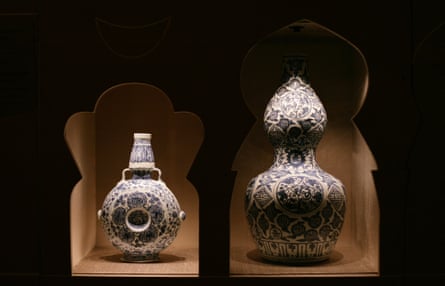 A Ming dynasty pilgrim flask (left) and gourd-shaped bottle from China, shown at the British Museum’s Shah Abbas exhibition, 2009.