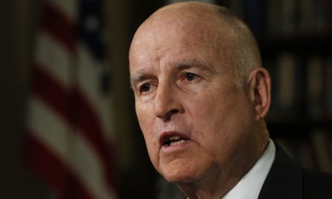 Jerry Brown signs California law banning gun sales to most under 21 ...