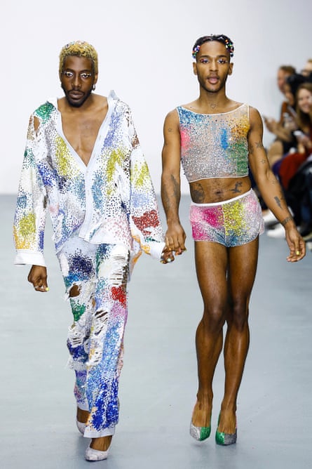 Glamour et paillettes : Ashish, printemps/été 2016.