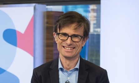 ‘@Peston get a haircut, put on a tie and generally  smarten up’: Nicholas Soames laid into Robert Peston, whose witty riposte was, ‘Errr. Eff off’.