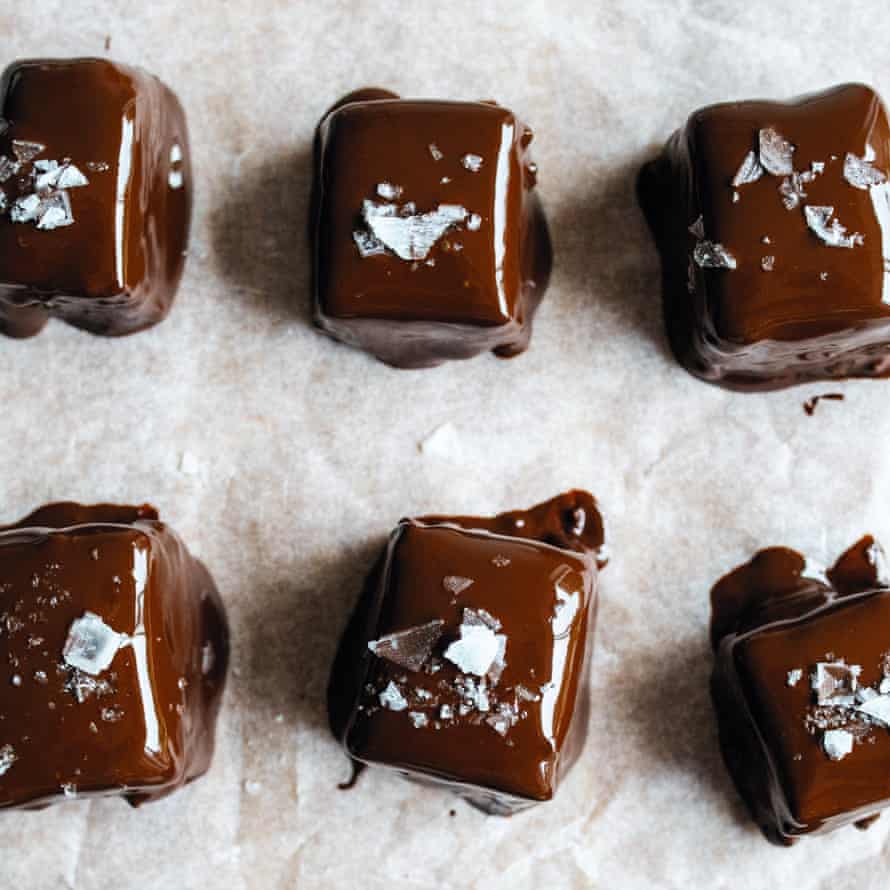 Walnuß marzipan – chocolate-coated walnut marzipan.