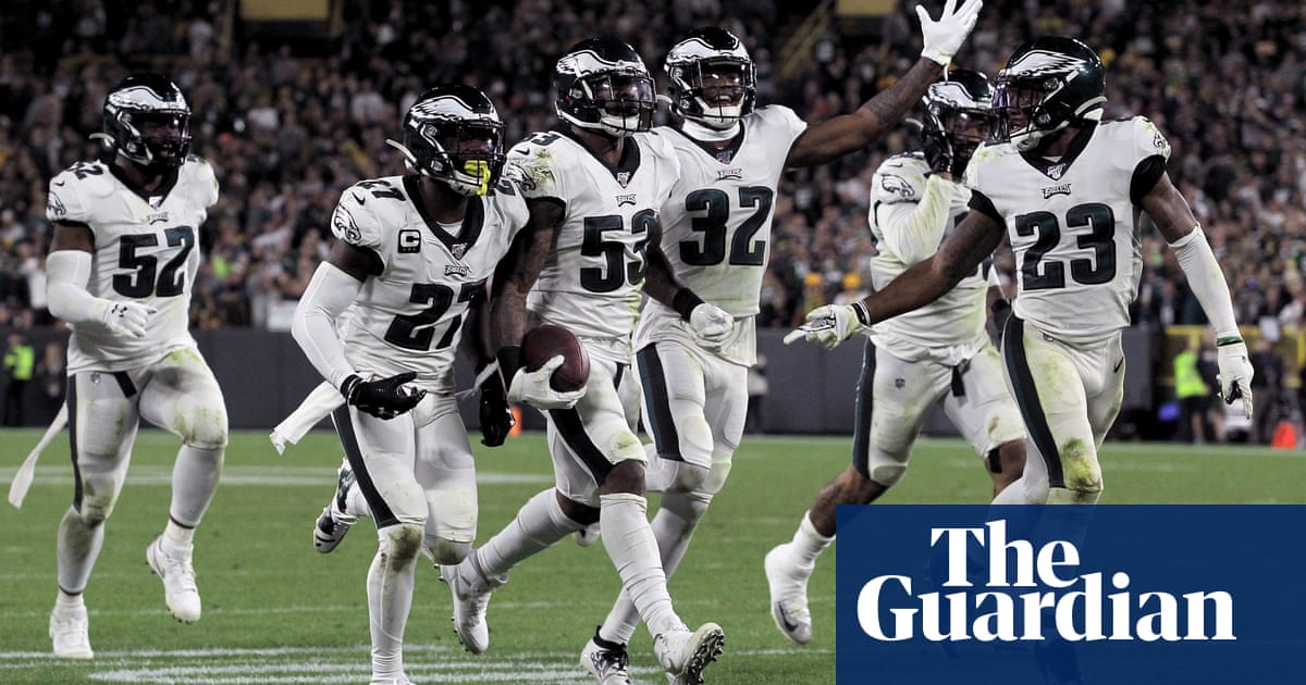 Philadelphia Eagles pick off Rodgers late pass to beat Green Bay Packers