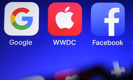 Logos of apps for Google, Apple and Facebook on a phone screen