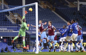 Everton’s goalkeeper Jordan Pickford makes the save from Tomas Soucek.