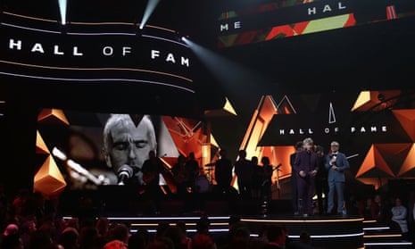 Crowded House accept the Aria hall of fame induction