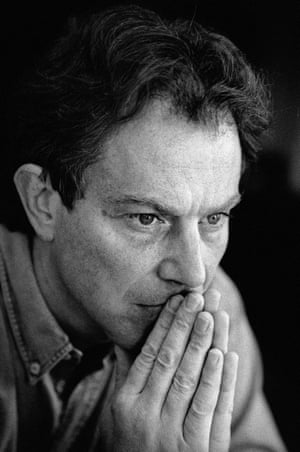 Tony Blair, a quien Hobsbawm llamó 'Thatcher en pantalones'.