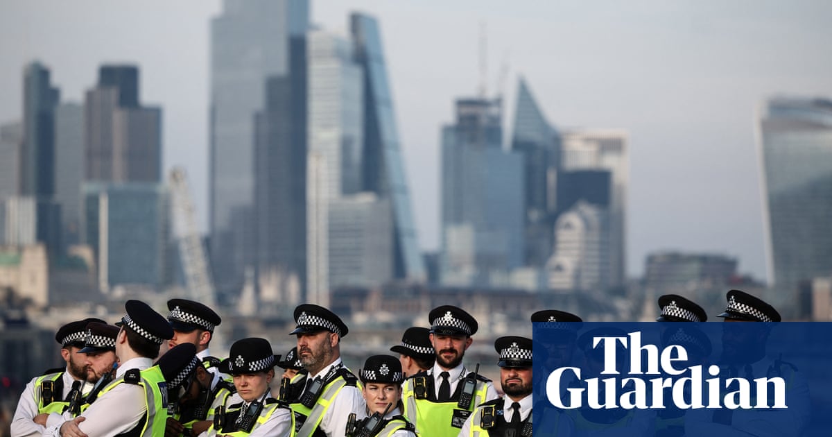 Police leaders say they will struggle to fulfil Labour's promise to recruit 13,000 officers