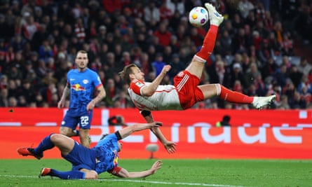 Kane attempts an overhead kick during Saturday’s 2-1 win over RB Leipzig, when he scored both Bayern Munich goals.