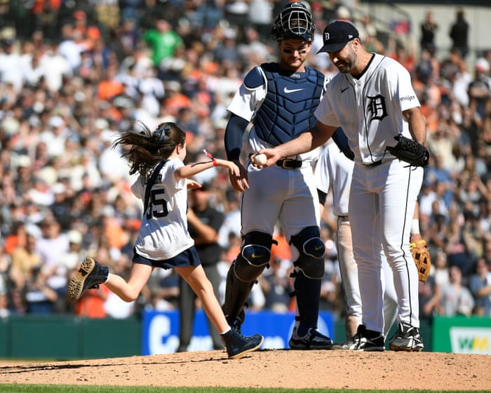 Justin Verlander leaves field in tears with daughter after final start of 21-year career