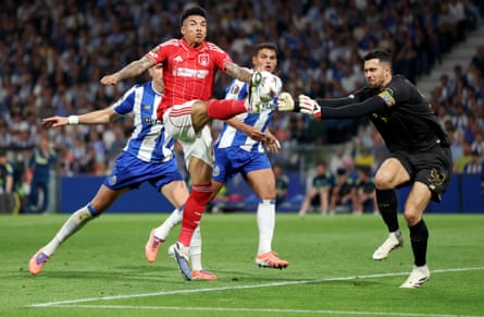 Nottingham Forest’s Igor Jesus has a chance as Diogo Costa of FC Porto attempts to make the save.