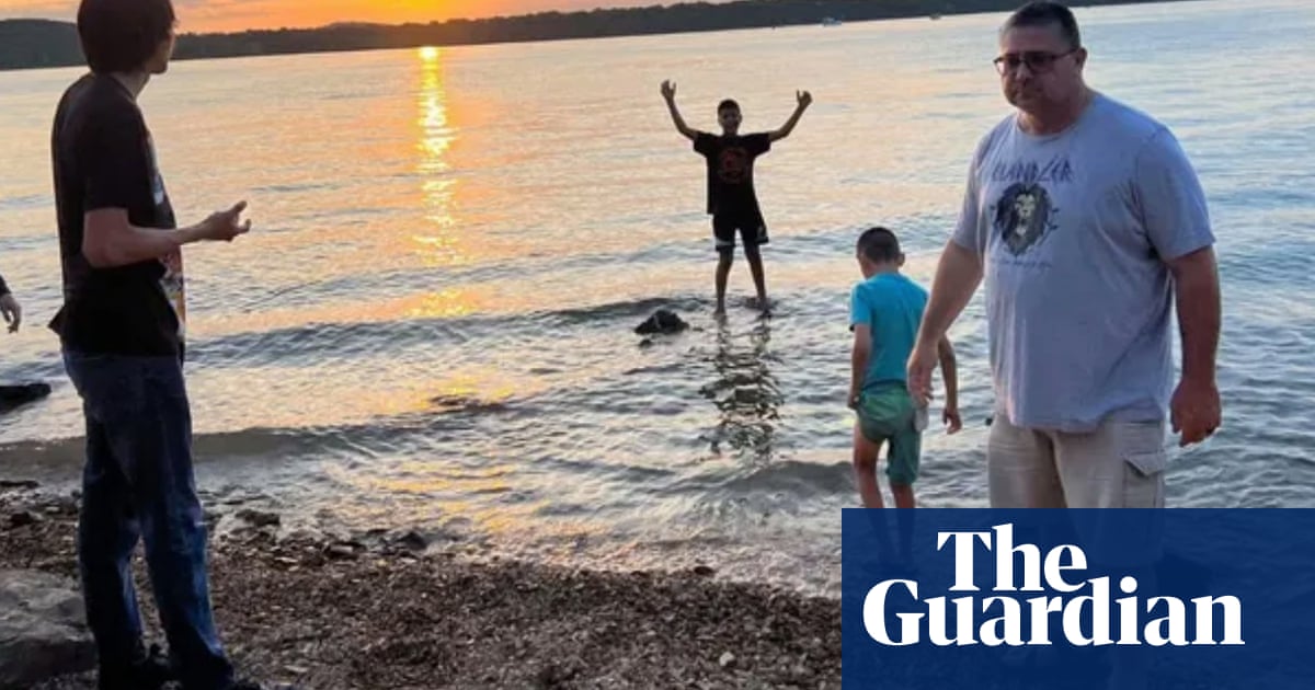 Man dies from injuries after saving his teen son from Oklahoma wildfire